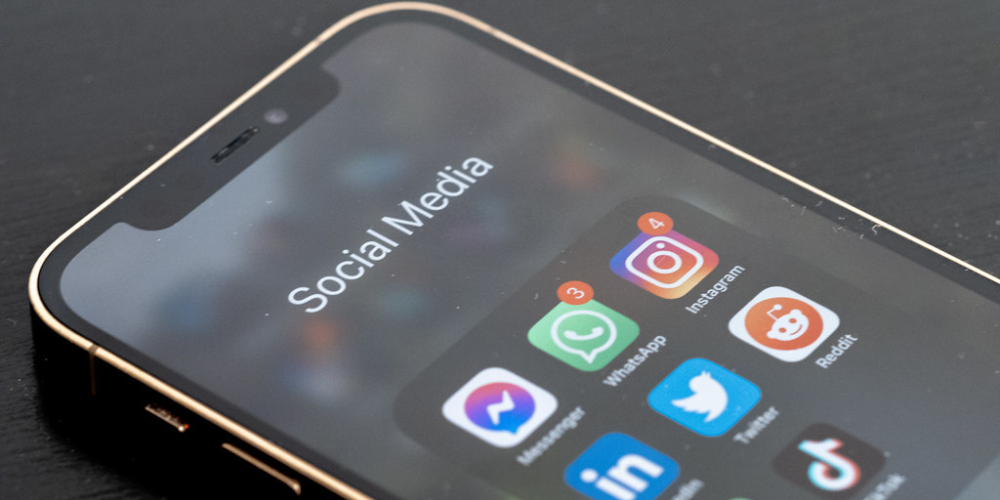 WhatsApp Beta Reveals Enhanced Text Status Updates and Interface Redesign